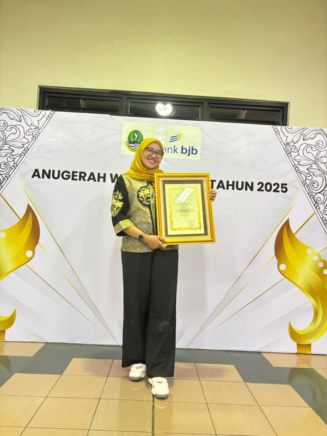 Kelurahan Bojongsari Raih Penghargaan Kinerja Terbaik Anugerah Gapura Sri Baduga 2025