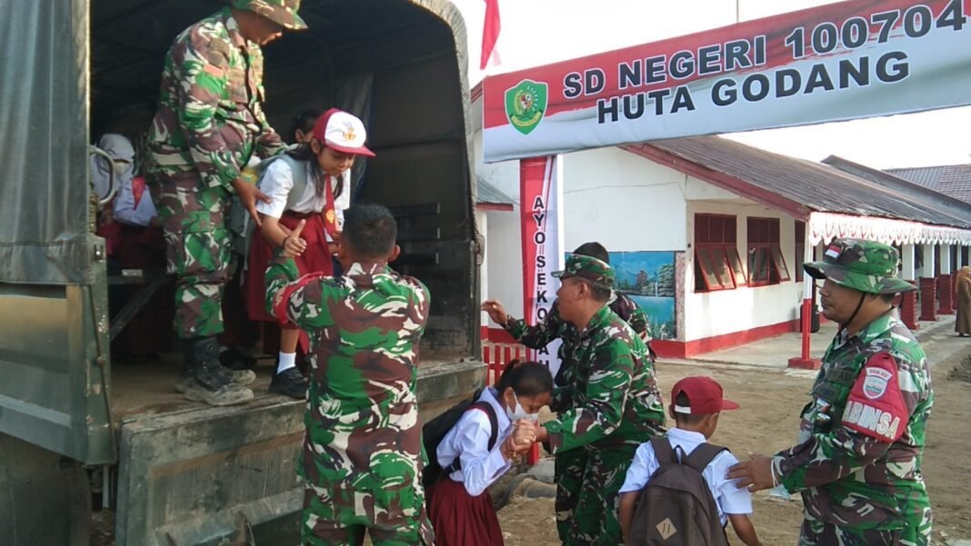 Satgas Gulbencal Kodam I/BB Bersihkan SDN 100704 Hutagodang, Sekolah Kembali Digunakan