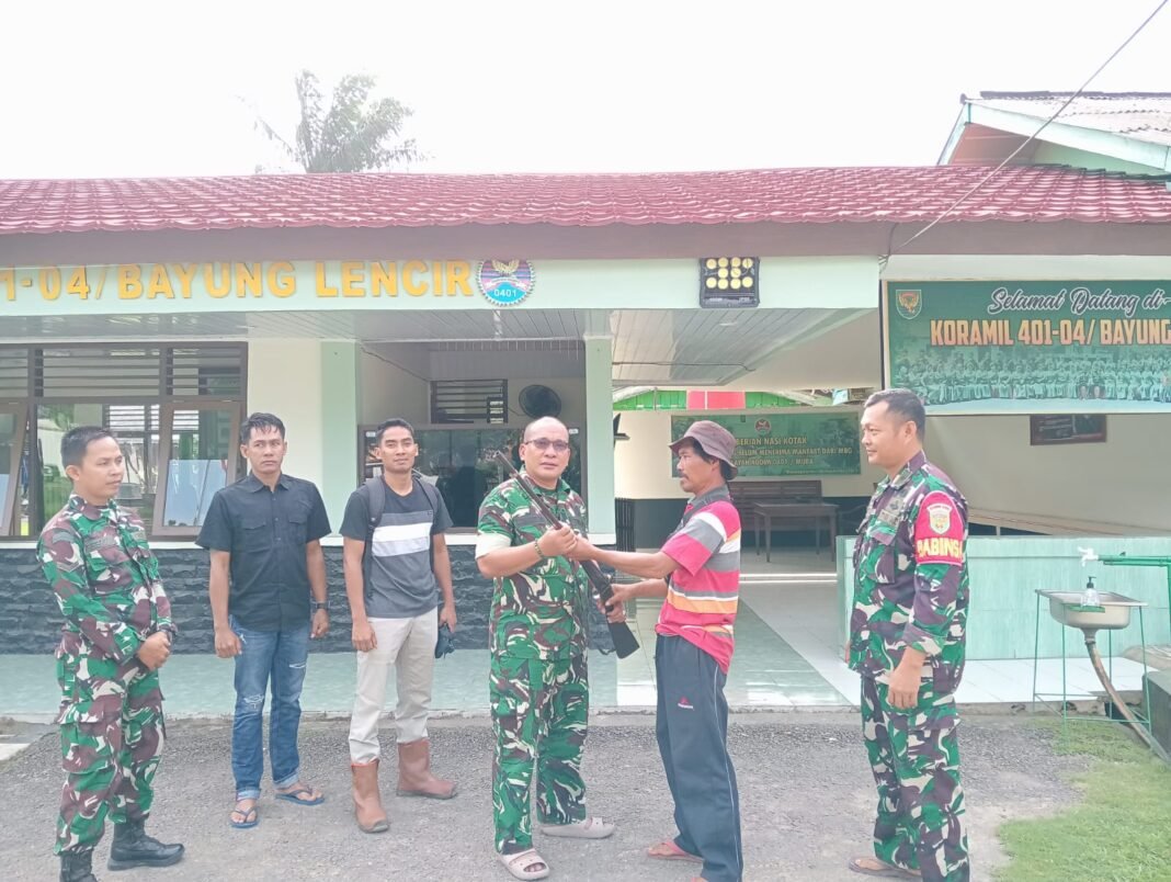 Kesadaran Hukum Muba Meningkat: Warga Sukarela Serahkan Senpi Rakitan ke TNI