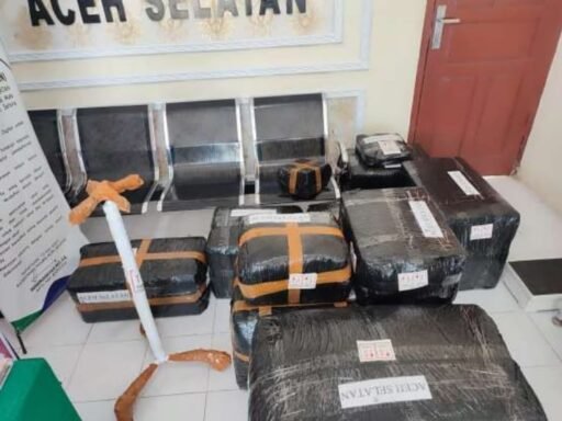 Polri Salurkan Bantuan Obat, BMHP, dan Vaksin Tetanus ke Jajaran Wilayah Barat Aceh