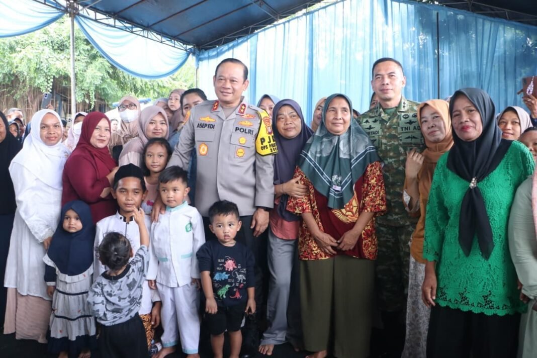 Kebersamaan di TPA Maju Bersama, Kapolda hingga Pangdam Jaya Makan Siang Bareng Warga