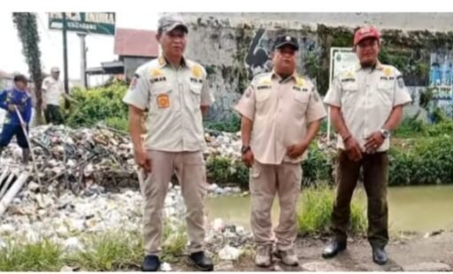 Pemcam Losarang Ajak Warga Jaga Kebersihan Saluran Irigasi