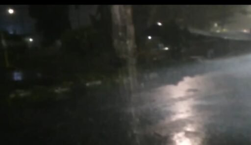 Angin Puting Beliung Terjang Kawasan Sport Center Indramayu, Sejumlah Lapak dan Fasilitas Umum Rusak