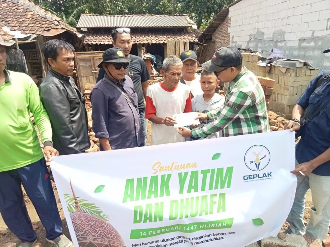 GEPLAK Salurkan Santunan untuk Korban Rumah Roboh di Cidempet, Cucunya Alami Disabilitas