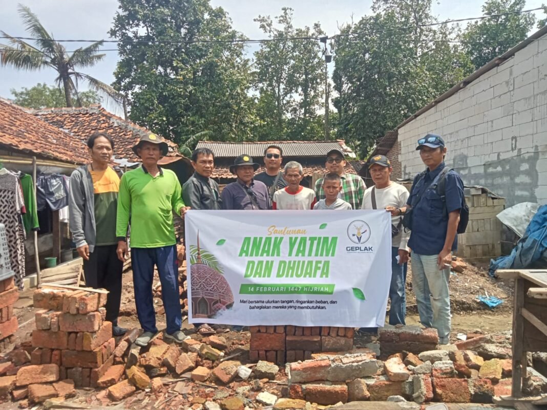 Geplak Salurkan Santunan untuk Anak Yatim, Duafa dan Rumah Roboh di Desa Cidempet