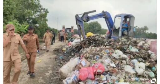 Pemdes Gadingan Bersama Forkopimcam Sliyeg Bergerak Cepat Tangani Sampah di TPS Gadingan