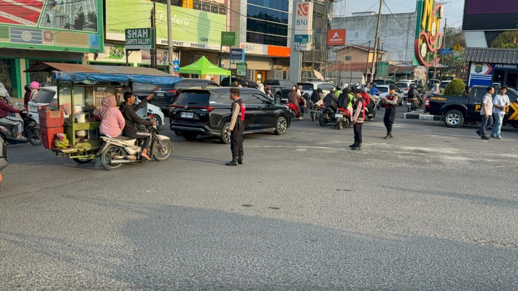 Sigap dan Humanis, Kapolres Binjai Bantu Dorong Betor Mogok