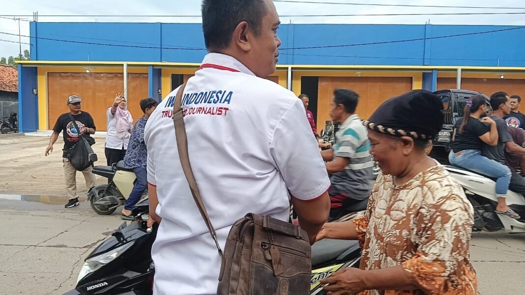 IWOI DPD Indramayu Bagikan Ribuan Takjil kepada Masyarakat di Bulan Ramadhan