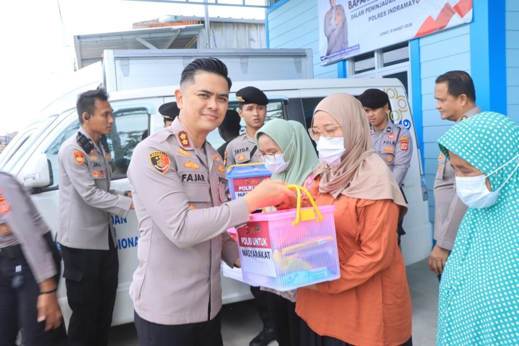 Momentum Ramadhan, Wakapolda Jabar Bagikan Sembako Usai Tinjau SPPG dan Rutilahu