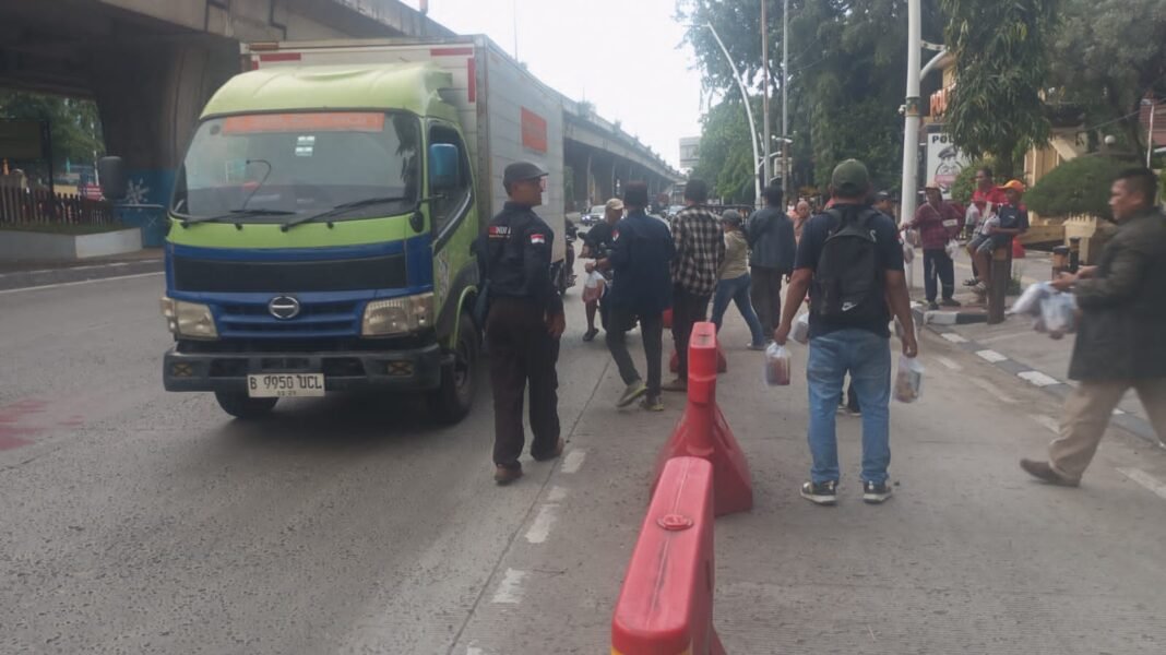 FWJYI DKI Jakarta Utara Bagikan Takjil Gratis Yosudarso Ajak Berbagi di Bulan Ramadhan