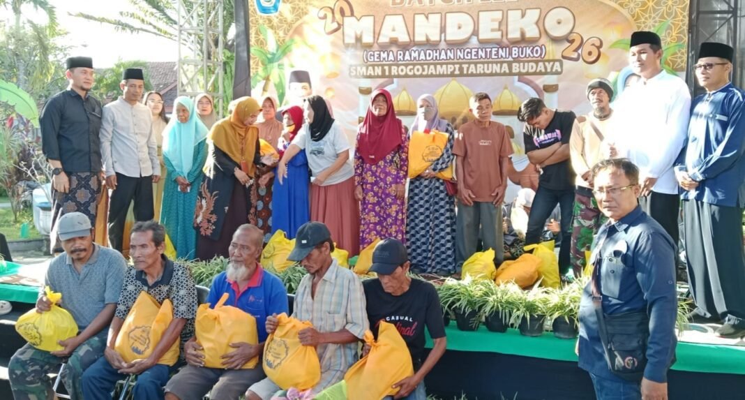 Sman 1 Rogojampi Bagi bagi Sembako di bulan penuh rahmat dan ampunan