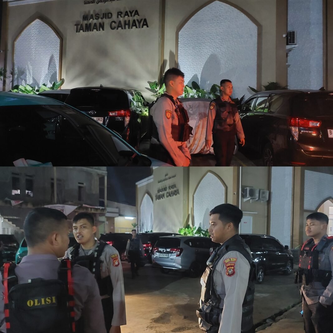 Hadir Beri Rasa Aman, Sat Samapta Polres Jakbar Laksanakan PAM Tarawih