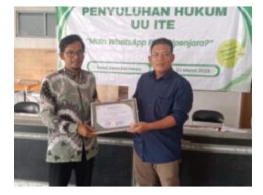 Mahasiswa KKN-T UGJ Sosialisasikan UU ITE di Desa Dermayu