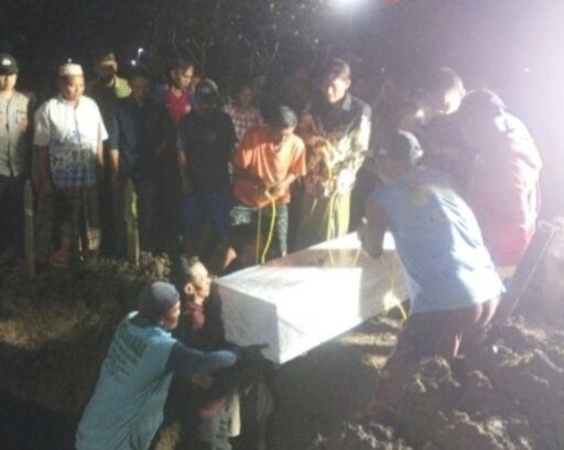 Jenazah PMI Asal Telagasari Tiba di Kampung Halaman, Ratusan Warga Antar Hingga Pemakaman