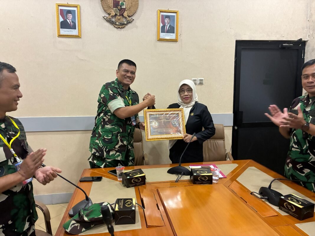 Pasis Dikreg LXVII SESKOAD Gelar KKL Pertahanan di DPRD Indramayu