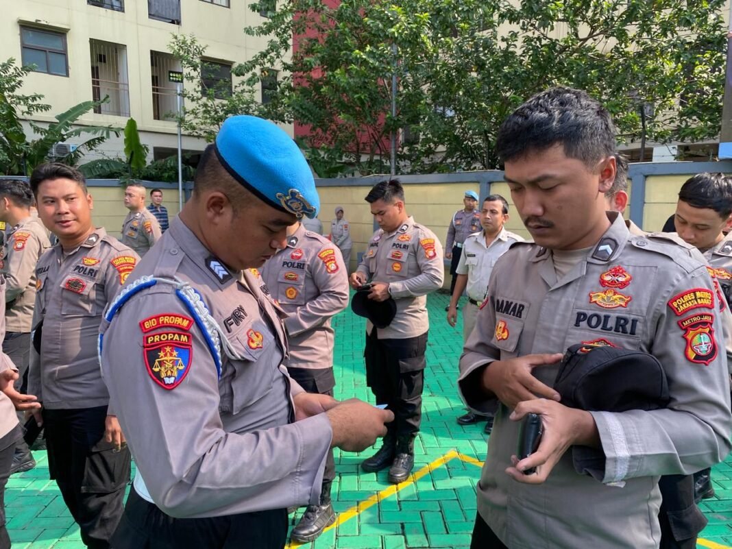 Cegah Pelanggaran, Propam Polda Metro Jaya Gelar Ops Gaktibplin di Polres Metro Jakbar