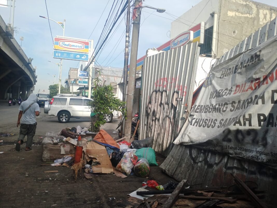 Diduga Tak Berizin, Indomaret di Samping Pasar Waru Koja Diprotes Pedagang