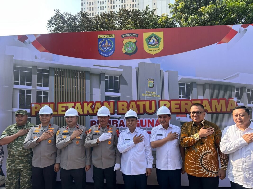 Kapolda Letakkan Batu Pertama Mako Polres Metro Depok: Pelayanan Harus Makin Baik Kapolda Letakkan Batu Pertama Mako Polres Metro Depok: Pelayanan Harus Makin Baik