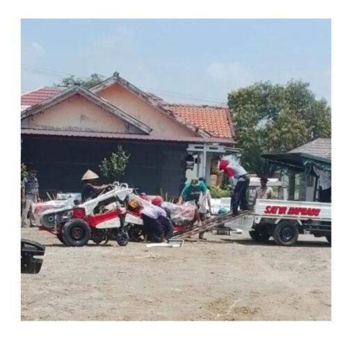 Bantuan Traktor Roda Empat Perkuat Mekanisasi, Produktivitas Pertanian Indramayu Ditargetkan Meningkat