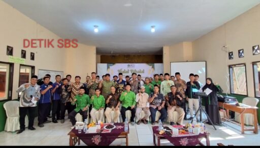 Ketua Fraksi PKS DPRD Indramayu Hadiri Halal Bihalal PUI Sindang, Perkuat Silaturahmi dan Ukhuwah Ketua Fraksi PKS DPRD Indramayu Hadiri Halal Bihalal PUI Sindang, Perkuat Silaturahmi dan Ukhuwah