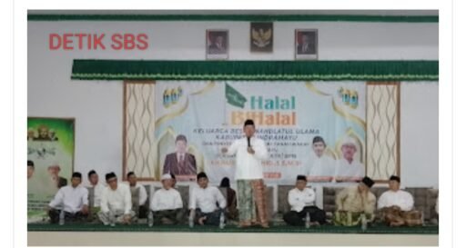 Menteri ATR/BPN Bersama Kepala ATR/BPN Serahkan Sertifikat Wakaf PCNU Indramayu Dalam Rangkaian Halal Bihalal