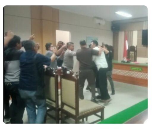Sidang Pembunuhan Satu Keluarga di Indramayu Berlanjut, Terdakwa Bantah Peran Utama Sidang Pembunuhan Satu Keluarga di Indramayu Berlanjut, Terdakwa Bantah Peran Utama