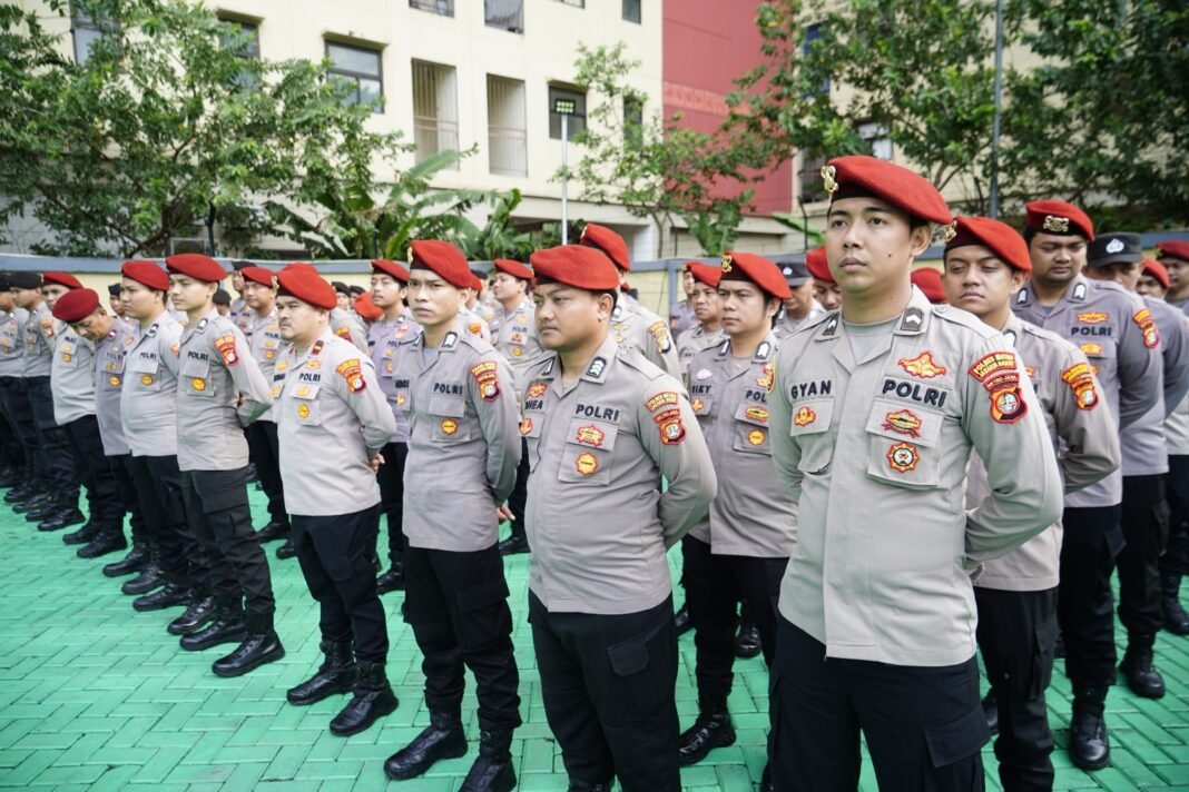 Kapolres Jakbar Pimpin Apel Pelayanan Pengamanan May Day 2026, Siap Jaga Kondusivitas Wilayah