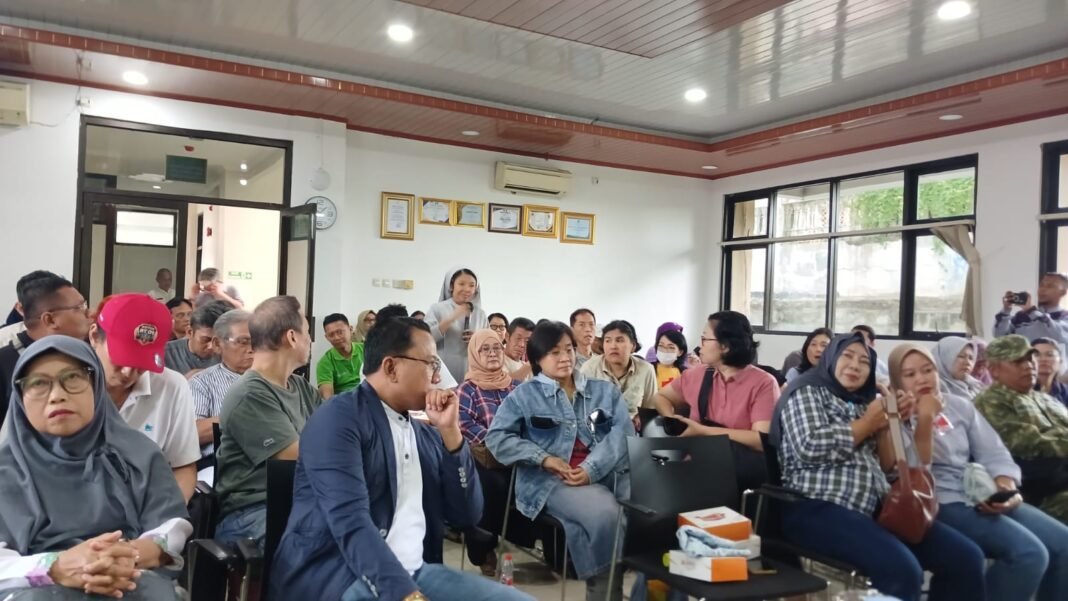 Ciptakan Lingkungan Bersih, Bhabinkamtibmas Jelambar Sosialisasi Pengolahan Sampah