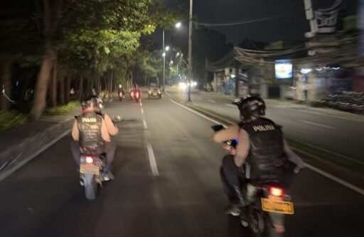 Patroli Dini Hari Ditsamapta PMJ Amankan Pemuda Bawa Golok di Jakarta Barat