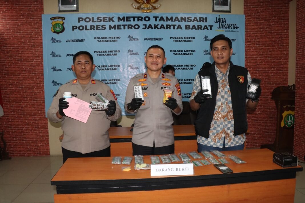 Ungkap Penjualan Obat Keras Ilegal Berkedok Toko Kosmetik, Polsek Metro Tamansari Sita Ribuan Pil