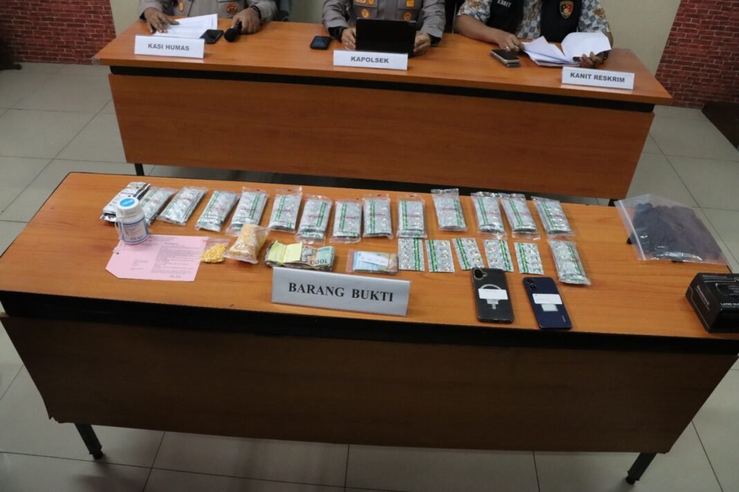 Polsek Metro Tamansari Bongkar Peredaran Obat Keras Berkedok Toko Sembako