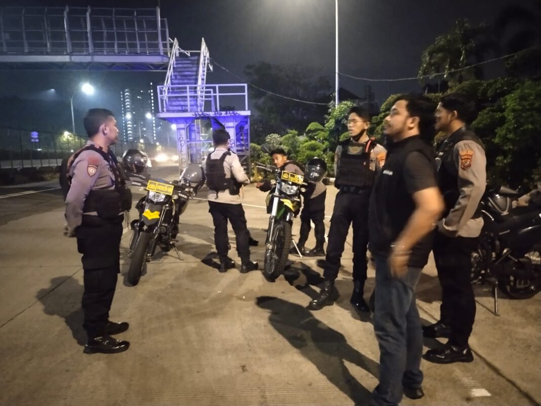 Warga Apresiasi Patroli Rutin Polsek Kebon Jeruk: “Kami Jadi Merasa Lebih Aman