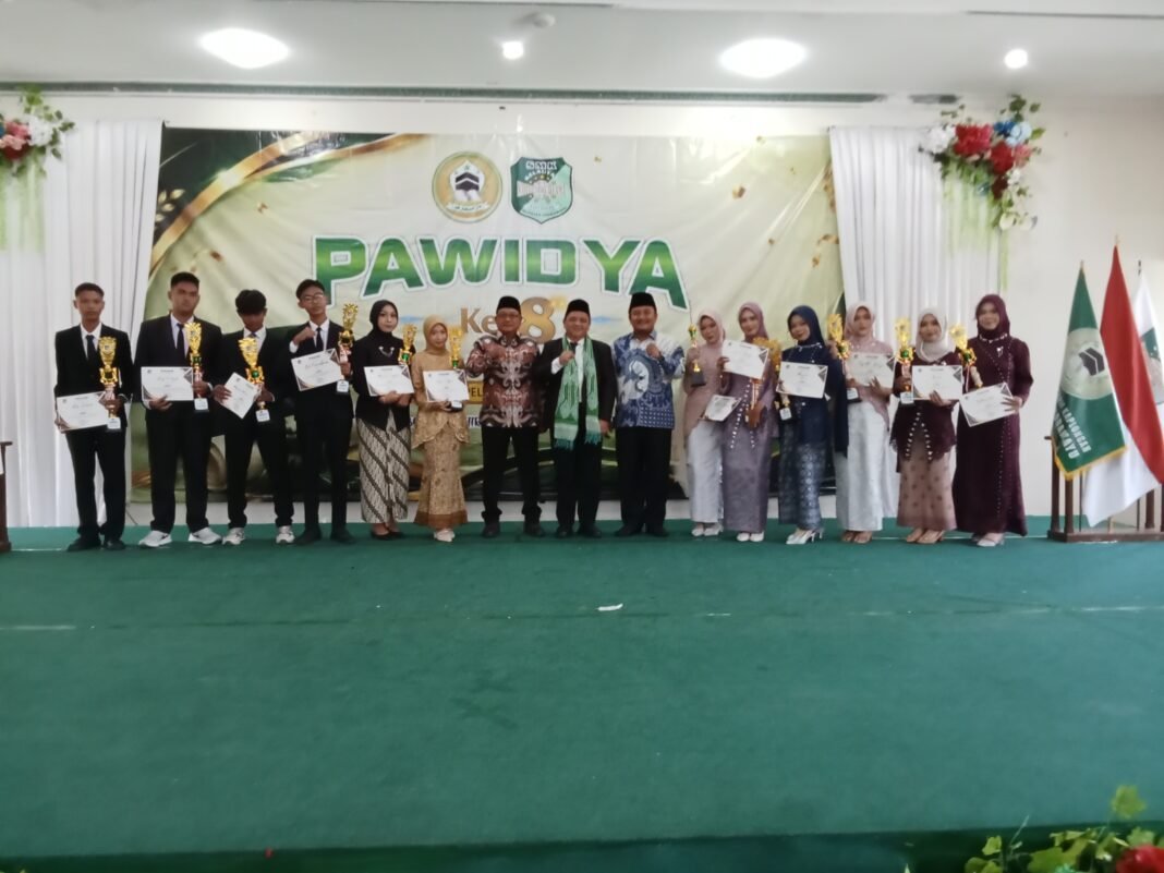 Tangis Haru Iringi Pawidya Ke-8 SMK NU Kelautan Kaplongan, “Lulus Bukan Akhir, Tapi Awal Perjuangan” Tangis Haru Iringi Pawidya Ke-8 SMK NU Kelautan Kaplongan, “Lulus Bukan Akhir, Tapi Awal Perjuangan”