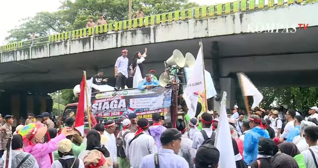 Ribuan Guru Madrasah ‘Ketuk Pintu’ DPR: Tuntaskan Janji Politik & Hak Kesejahteraan