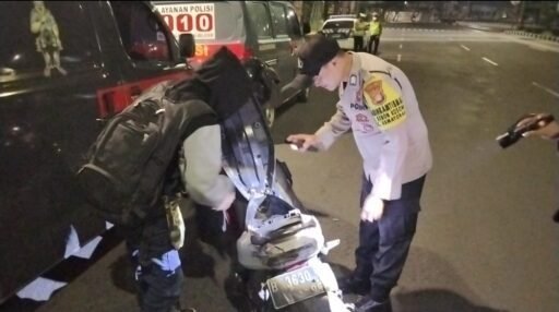 *Polisi Amankan 8 Orang dalam Operasi Cipta Kondisi di Jakarta Pusat*