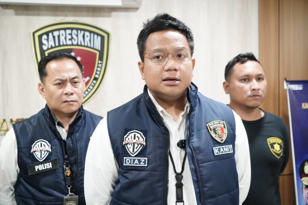 Polres Metro Jakarta Barat Amankan IRT Pelaku Pencurian Rumah Kosong, Tabungan Umroh Korban Ikut Digasak Polres Metro Jakarta Barat Amankan IRT Pelaku Pencurian Rumah Kosong, Tabungan Umroh Korban Ikut Digasak
