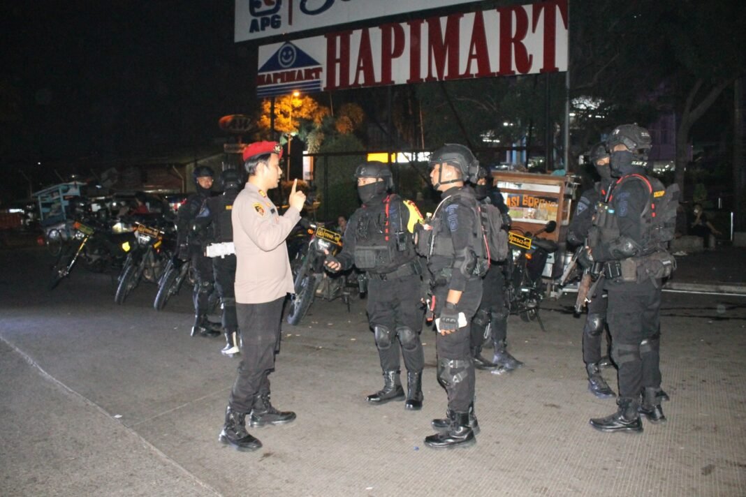 Cegah Curas, Curat, dan Curanmor, Polres Jakbar Gelar Patroli Dan Razia Stasioner Senin Dini Hari Cegah Curas, Curat, dan Curanmor, Polres Jakbar Gelar Patroli Dan Razia Stasioner Senin Dini Hari