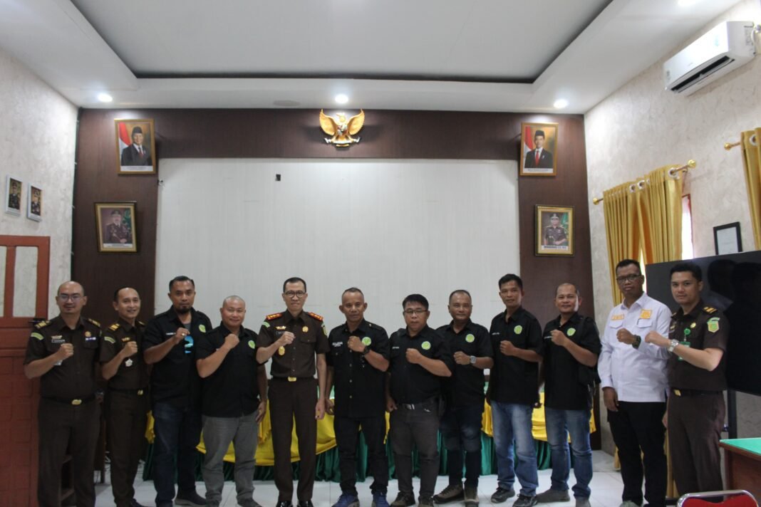 Kajari Baru Nias Selatan Buka Ruang Kemitraan dengan FORWAKA Nisel Kajari Baru Nias Selatan Buka Ruang Kemitraan dengan FORWAKA Nisel