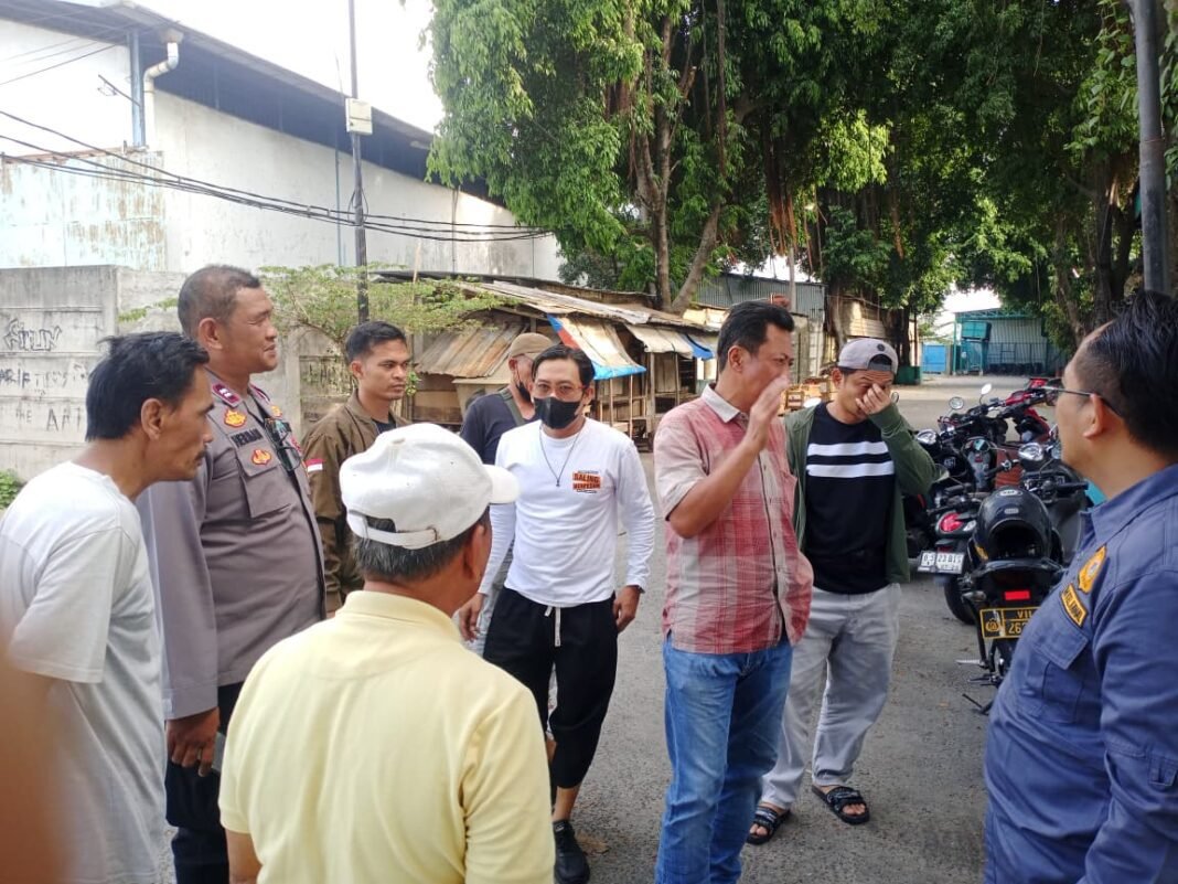 Respon Cepat Aduan Informasi, Polsek Kalideres Cek Dugaan Gudang Pengemasan Oli Palsu di Kamal Respon Cepat Aduan Informasi, Polsek Kalideres Cek Dugaan Gudang Pengemasan Oli Palsu di Kamal