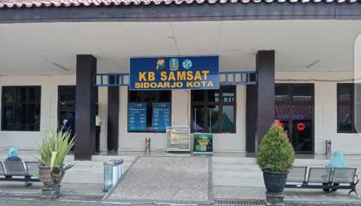 Dugaan Praktik Calo di Samsat sidoarjo kota Kian Terang-Terangan, Masyarakat “Pilih Cepat atau Dipersulit”? Dugaan Praktik Calo di Samsat sidoarjo kota Kian Terang-Terangan, Masyarakat “Pilih Cepat atau Dipersulit”?
