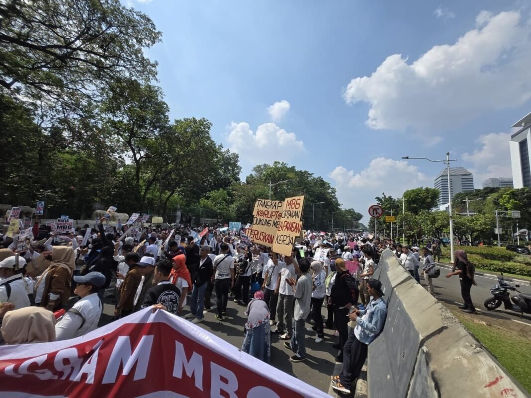 Polda Metro Jaya Pastikan Aksi Unjuk Rasa di Silang Selatan Monas Berjalan Terkendali Polda Metro Jaya Pastikan Aksi Unjuk Rasa di Silang Selatan Monas Berjalan Terkendali
