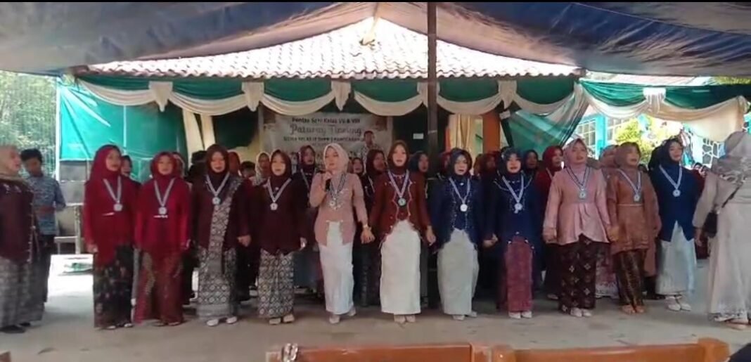 Lepas Lulusan SMPN 2 Panggarangan, Kepala Sekolah Ajak Siswa Raih Prestasi dan Jaga Nama Baik Almamater Lepas Lulusan SMPN 2 Panggarangan, Kepala Sekolah Ajak Siswa Raih Prestasi dan Jaga Nama Baik Almamater