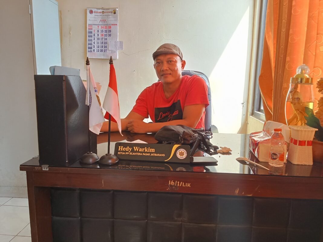 Pedagang Pasar Jatibarang Rogoh Kocek Demi Kebersihan, Ketua IPP Desak Dukungan DLH Pedagang Pasar Jatibarang Rogoh Kocek Demi Kebersihan, Ketua IPP Desak Dukungan DLH