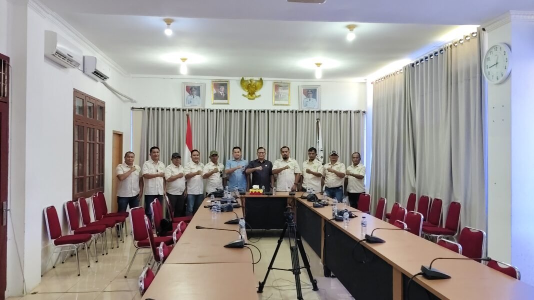 FORWAKA Nisel Audiensi Dengan Bupati, Kehadiran FORWAKA Disambut Baik. FORWAKA Nisel Audiensi Dengan Bupati, Kehadiran FORWAKA Disambut Baik.