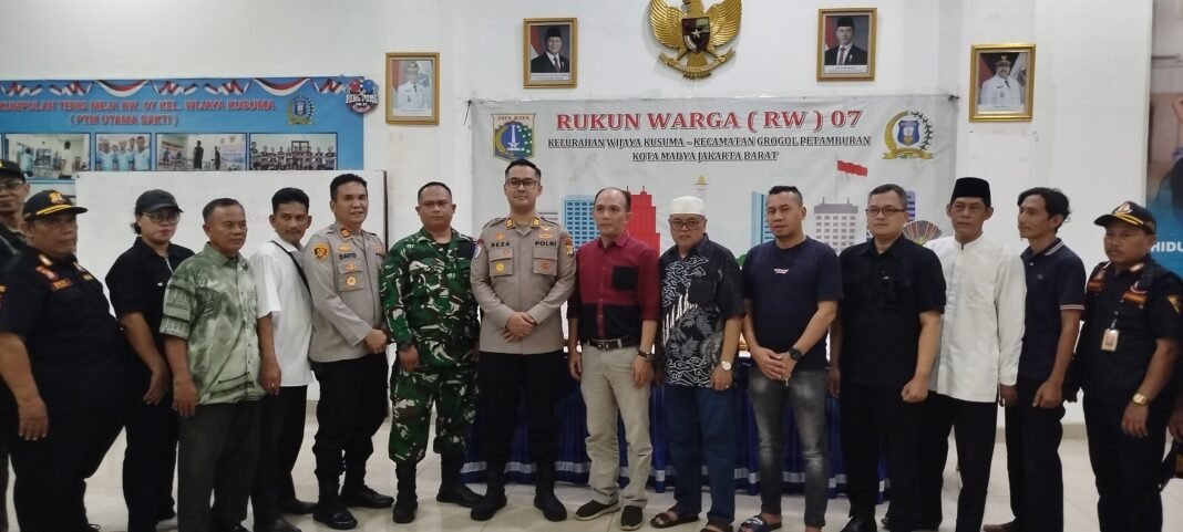Jaga Jakarta: Kapolsek Grogol Petamburan Galang Warga RW 07 Tekan Curanmor dan Cegah Kebakaran Jaga Jakarta: Kapolsek Grogol Petamburan Galang Warga RW 07 Tekan Curanmor dan Cegah Kebakaran