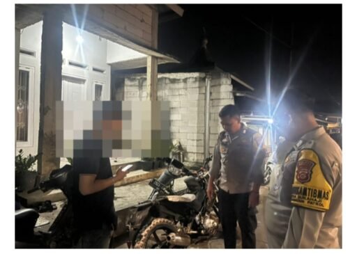 POLSEK PATROL BERI EFEK JERA BAGI PENGGUNA KNALPOT BRONG POLSEK PATROL BERI EFEK JERA BAGI PENGGUNA KNALPOT BRONG