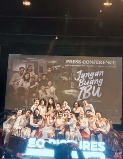 Saat Lampu BioskopMenyala,Penyesalan Ikut Terbangun’Jangan Buang Ibu’Gala Premiere Menjadi Ruang Introspeksi” Saat Lampu BioskopMenyala,Penyesalan Ikut Terbangun’Jangan Buang Ibu’Gala Premiere Menjadi Ruang Introspeksi”