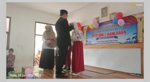 Tangis Perpisahan dan Peluk Harapan Warnai Pelepasan Siswa Kelas 6 SDN 2 Rancahan Tangis Perpisahan dan Peluk Harapan Warnai Pelepasan Siswa Kelas 6 SDN 2 Rancahan