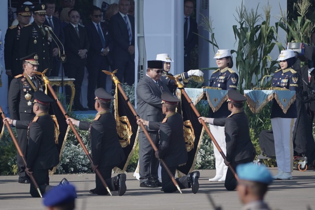 Kapolda Metro Jaya Terima Tanda Kehormatan Nugraha Sakanti dari Presiden RI Kapolda Metro Jaya Terima Tanda Kehormatan Nugraha Sakanti dari Presiden RI