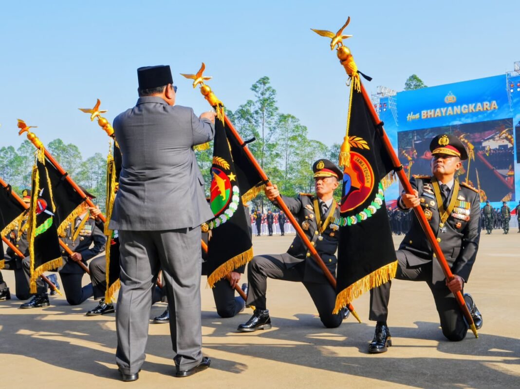 Kapolda Lampung Irjen Pol Helfi Assegaf Terima Penghargaan Nugraha Sakanti pada HUT Bhayangkara ke-80 Kapolda Lampung Irjen Pol Helfi Assegaf Terima Penghargaan Nugraha Sakanti pada HUT Bhayangkara ke-80